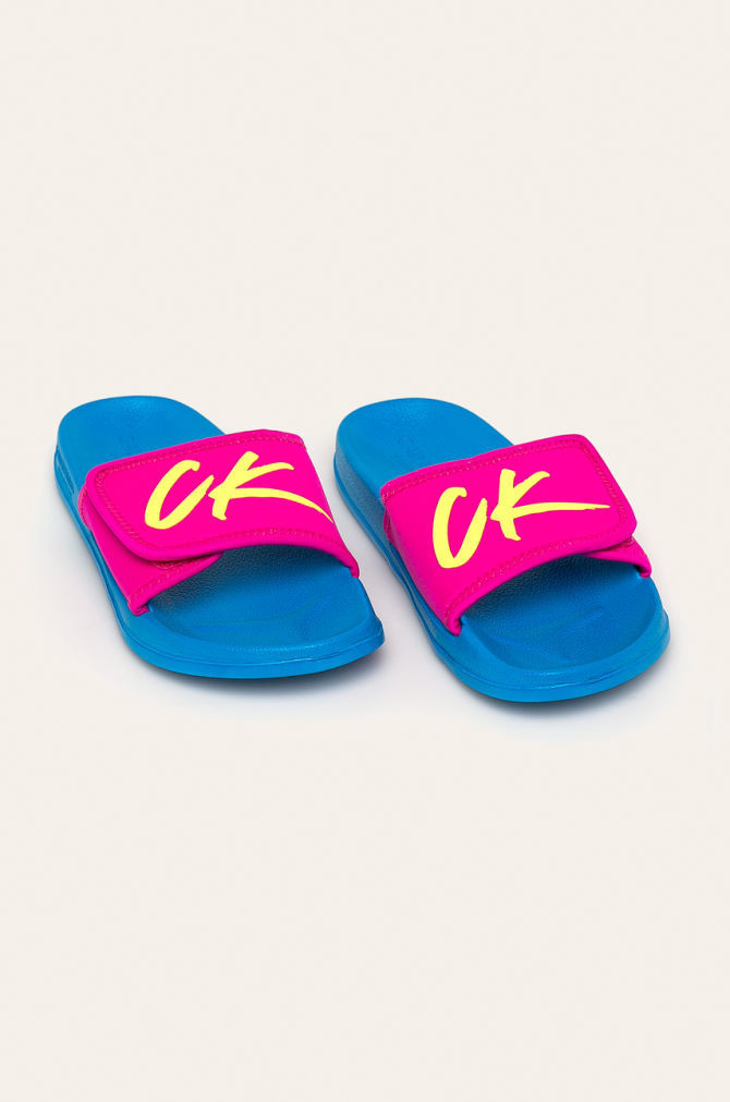 Pantofle KW0KW01028-CEU modrorůžová - Calvin Klein modro-růžová 39/40