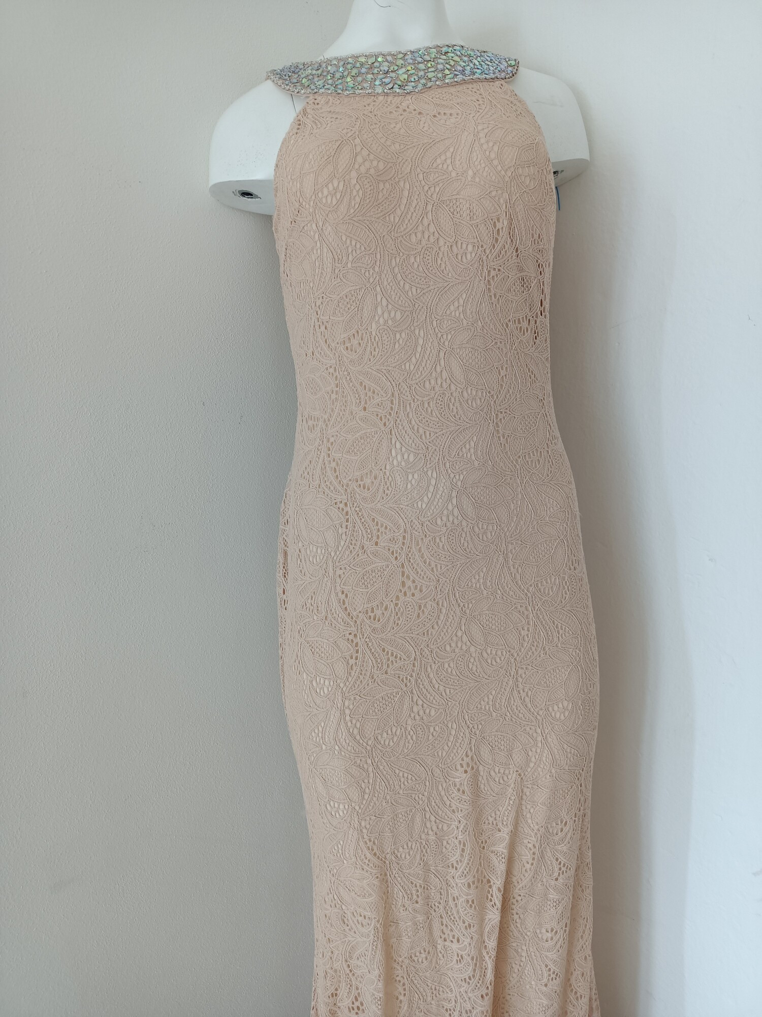 Dámské dlouhé šaty Lenka krajkové s kamínky - SOKY SOKA tělová XL