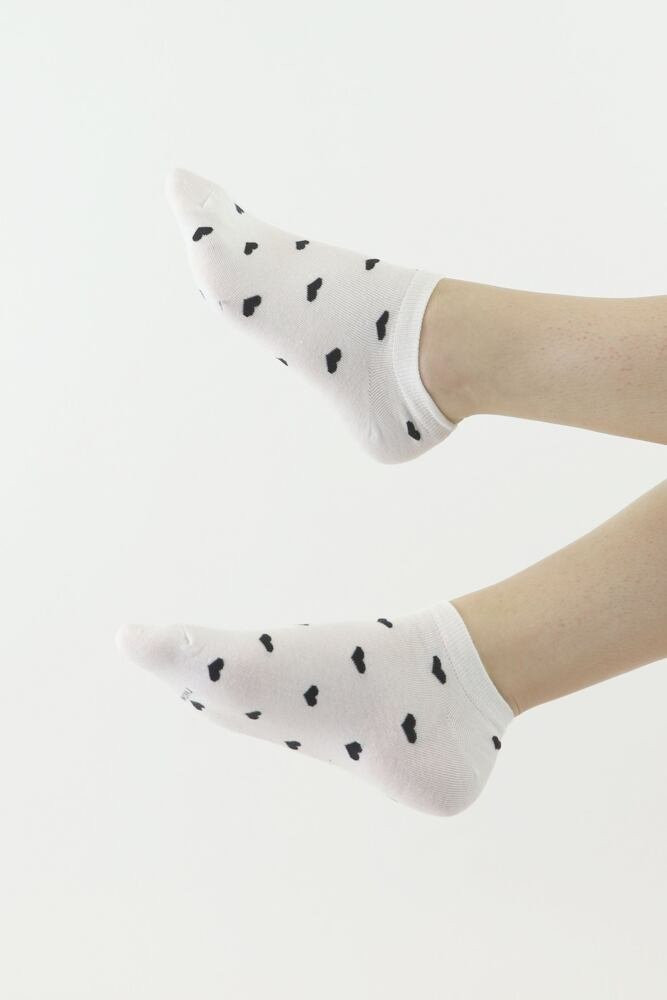 Dámské kotníkové ponožky CSD240-036 bílé s černými srdíčky - Moraj 38-41