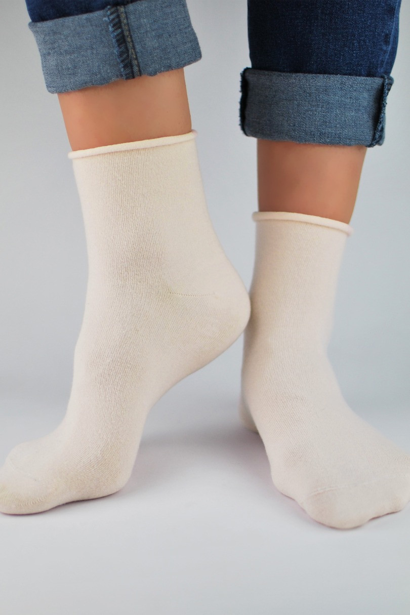 Dámské bavlněné ponožky bez stahovacího lemu SB014 bílá 39-42