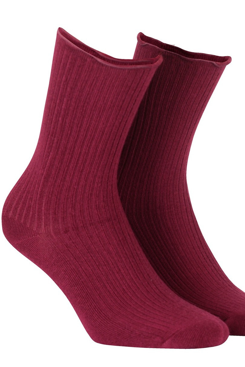 Netlačící dámské žebrované ponožky W.994 fialová UNI