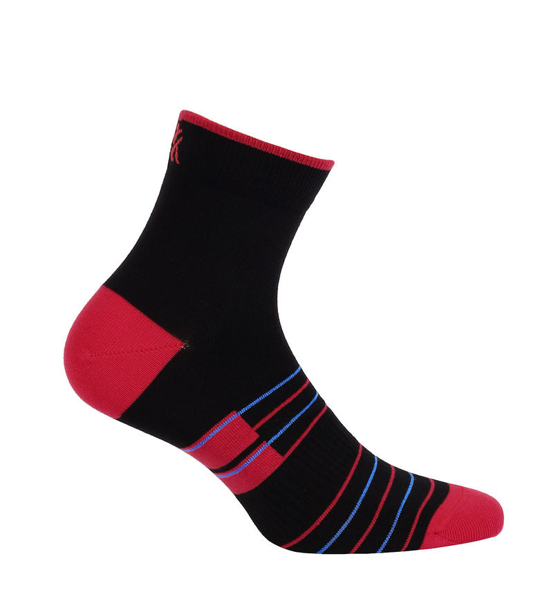 Pánské vzorované kotníkové ponožky černá 39-41