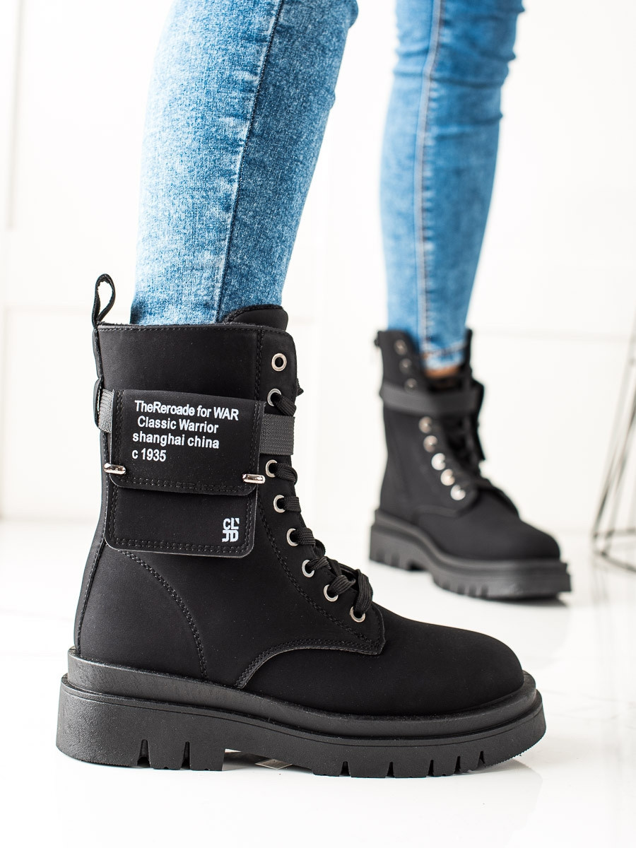 Trendy černé kotníčkové boty dámské na plochém podpatku 37