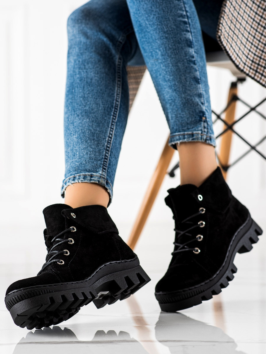 Designové kotníčkové boty dámské černé na plochém podpatku 37