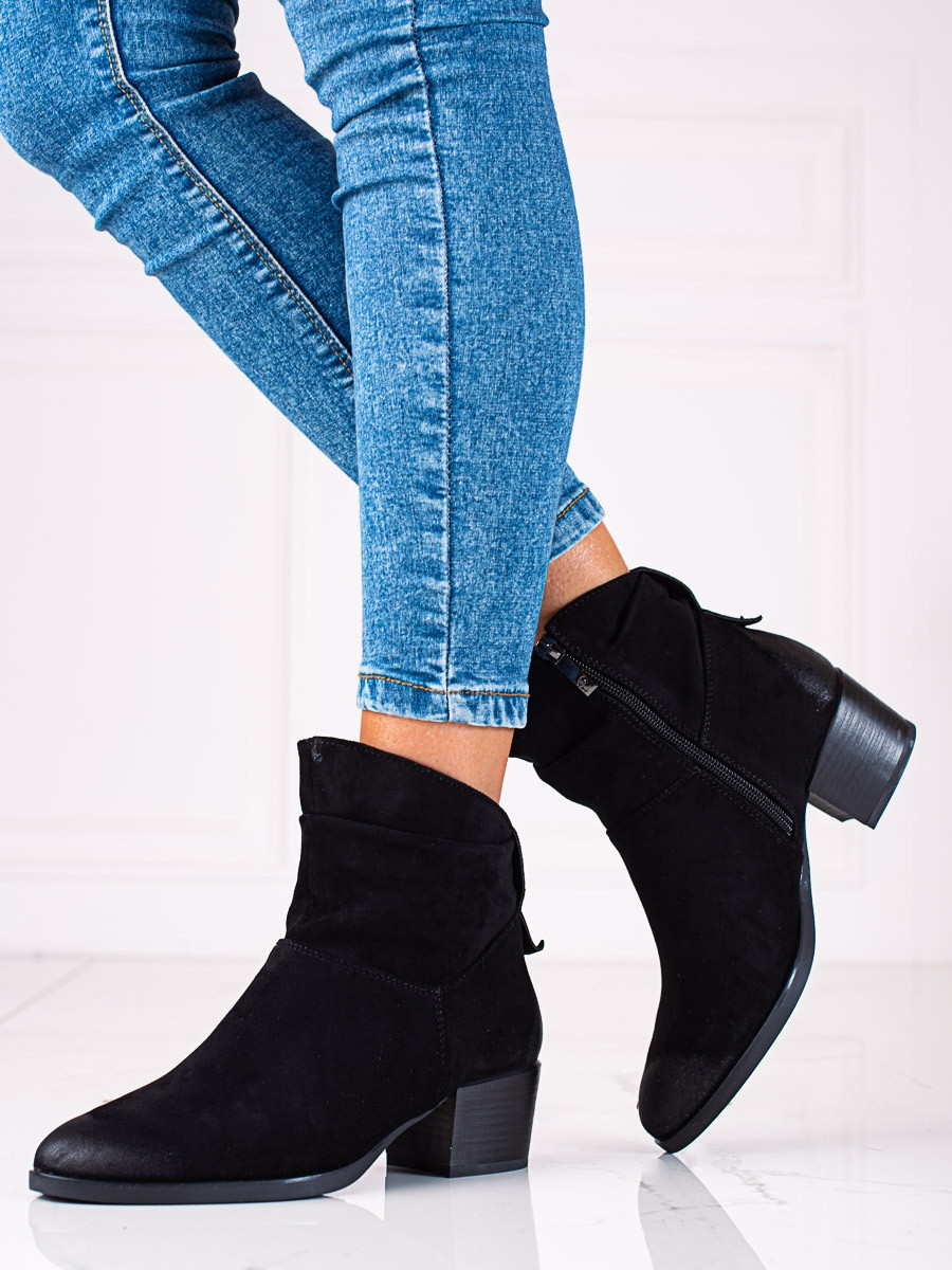 Trendy černé kotníčkové boty dámské na širokém podpatku 38