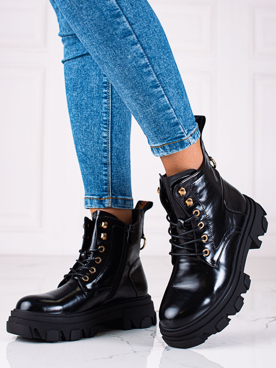 Trendy černé dámské kotníčkové boty na plochém podpatku 40