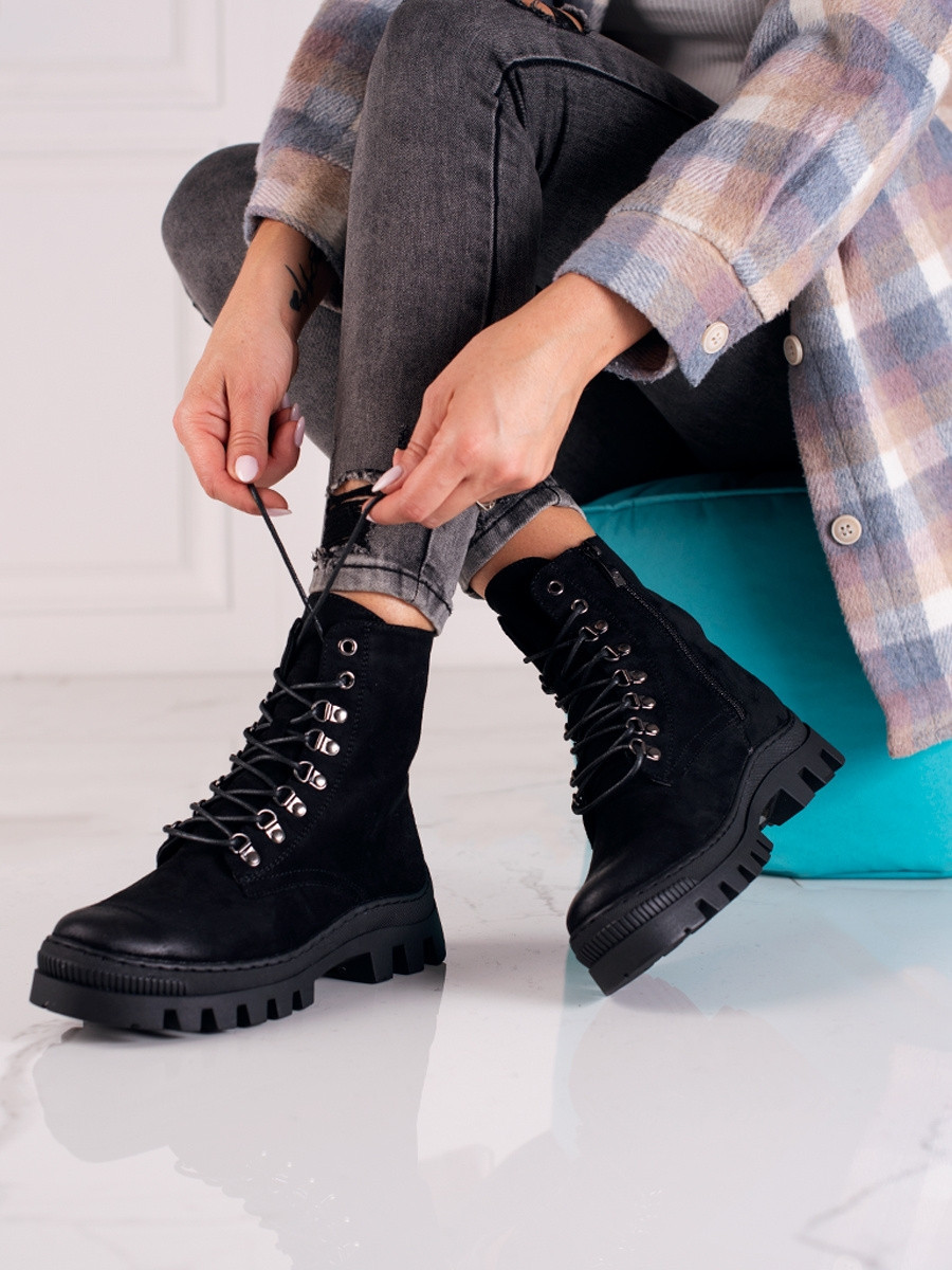 Klasické dámské černé kotníčkové boty na plochém podpatku 37