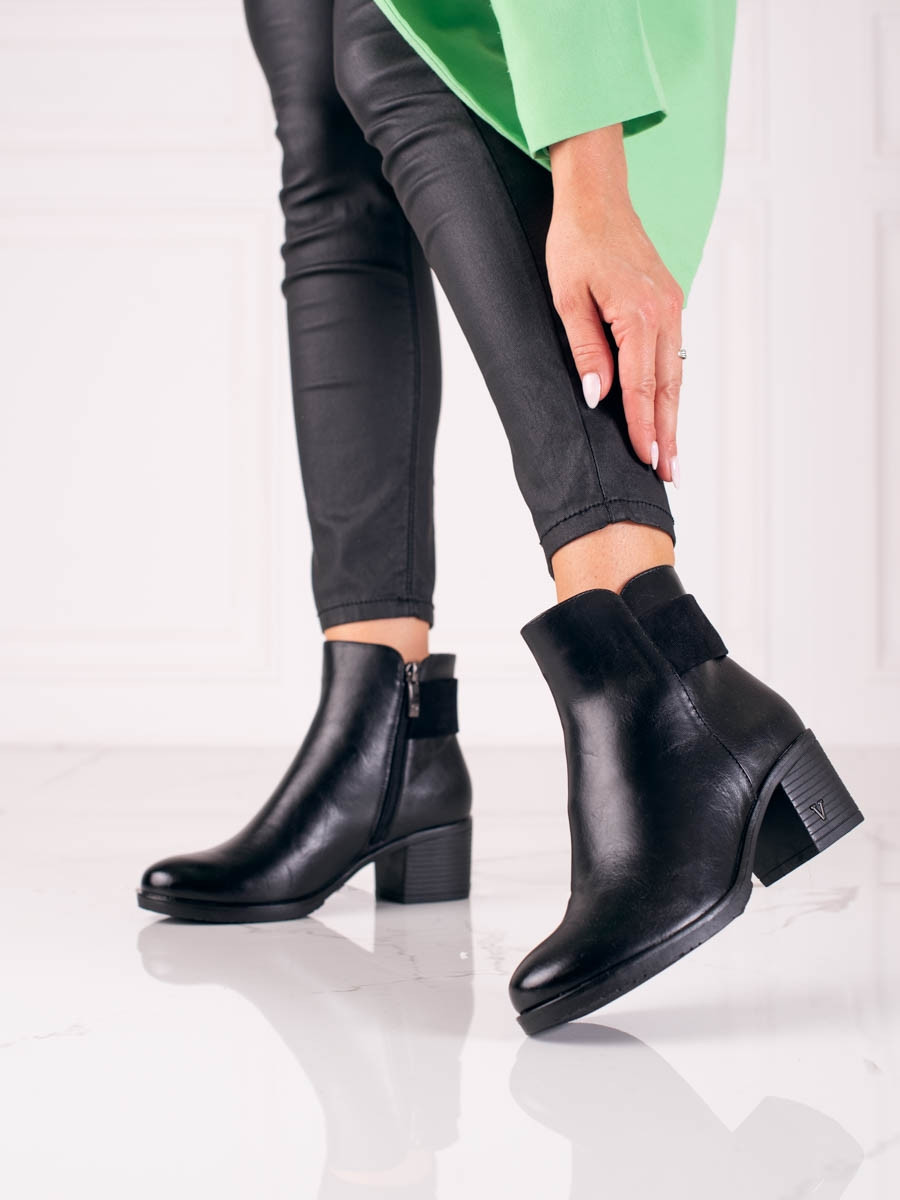 Komfortní kotníčkové boty černé dámské na širokém podpatku 37