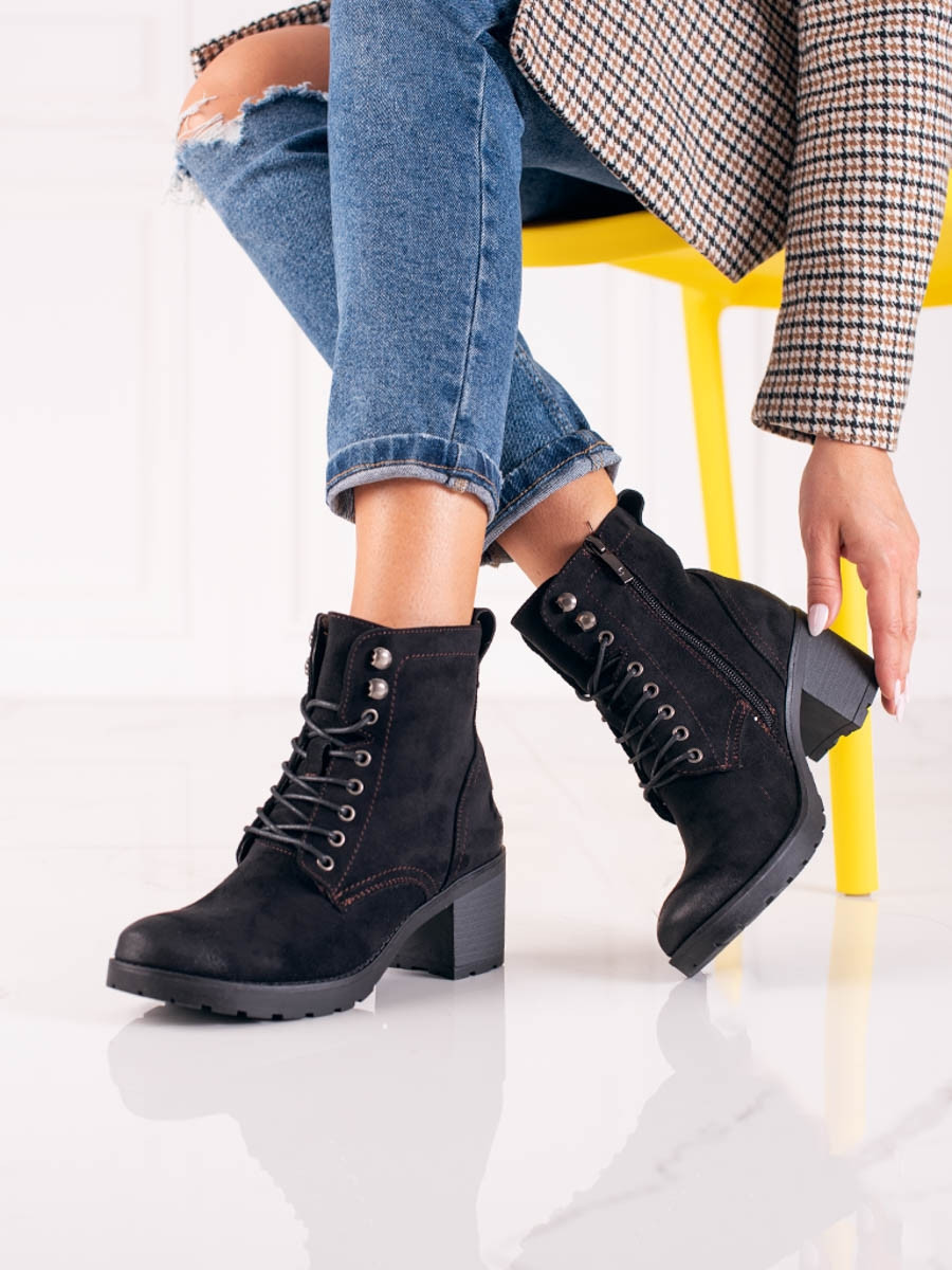 Zajímavé kotníčkové boty černé dámské na širokém podpatku 39