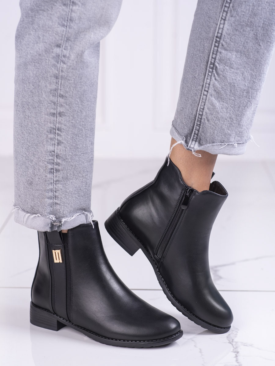 Pohodlné dámské kotníčkové boty černé na plochém podpatku 36