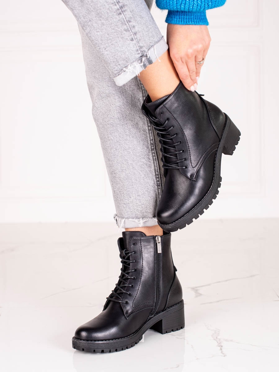 Výborné kotníčkové boty černé dámské na plochém podpatku 40