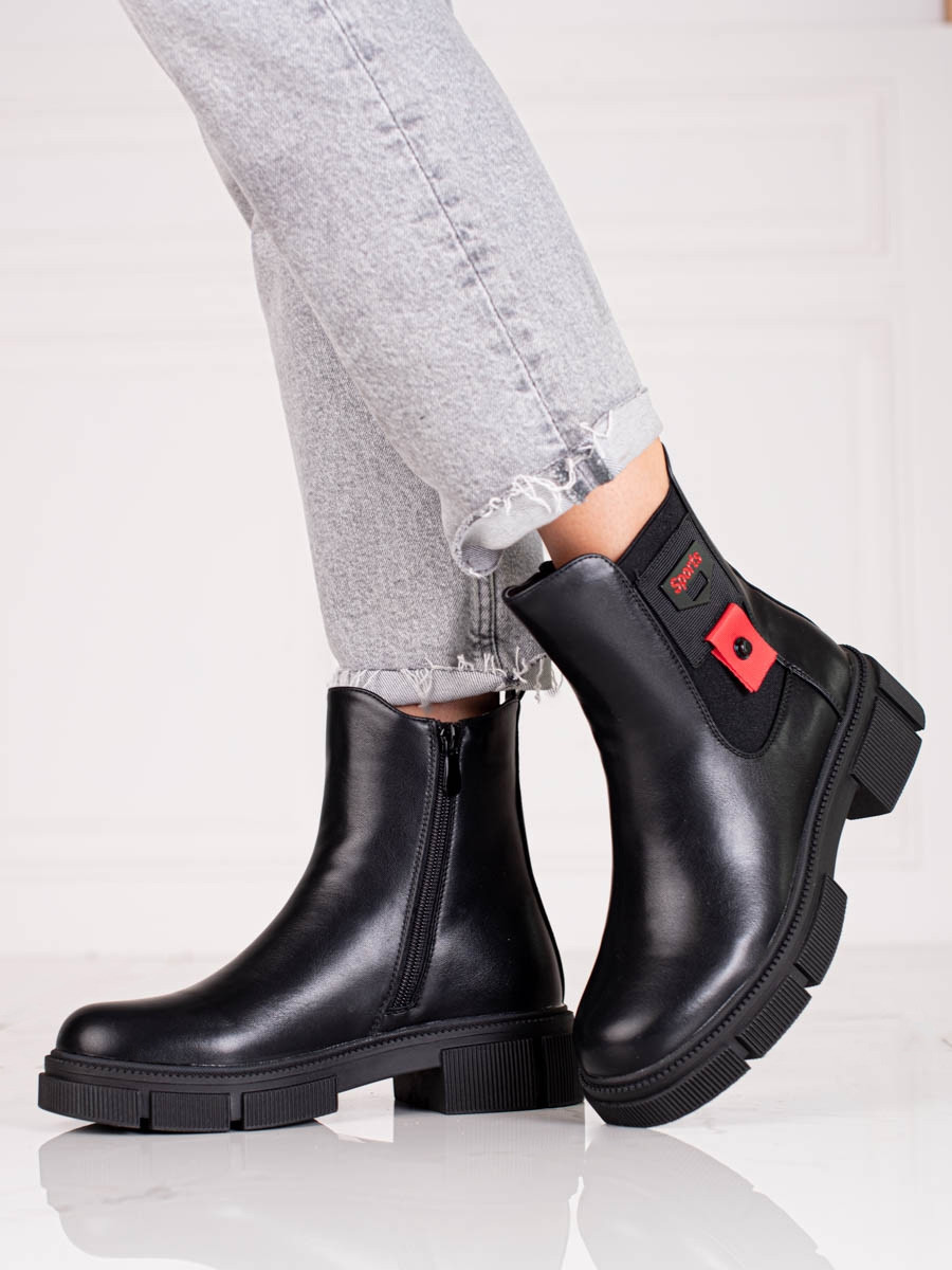 Moderní dámské černé kotníčkové boty na plochém podpatku 37