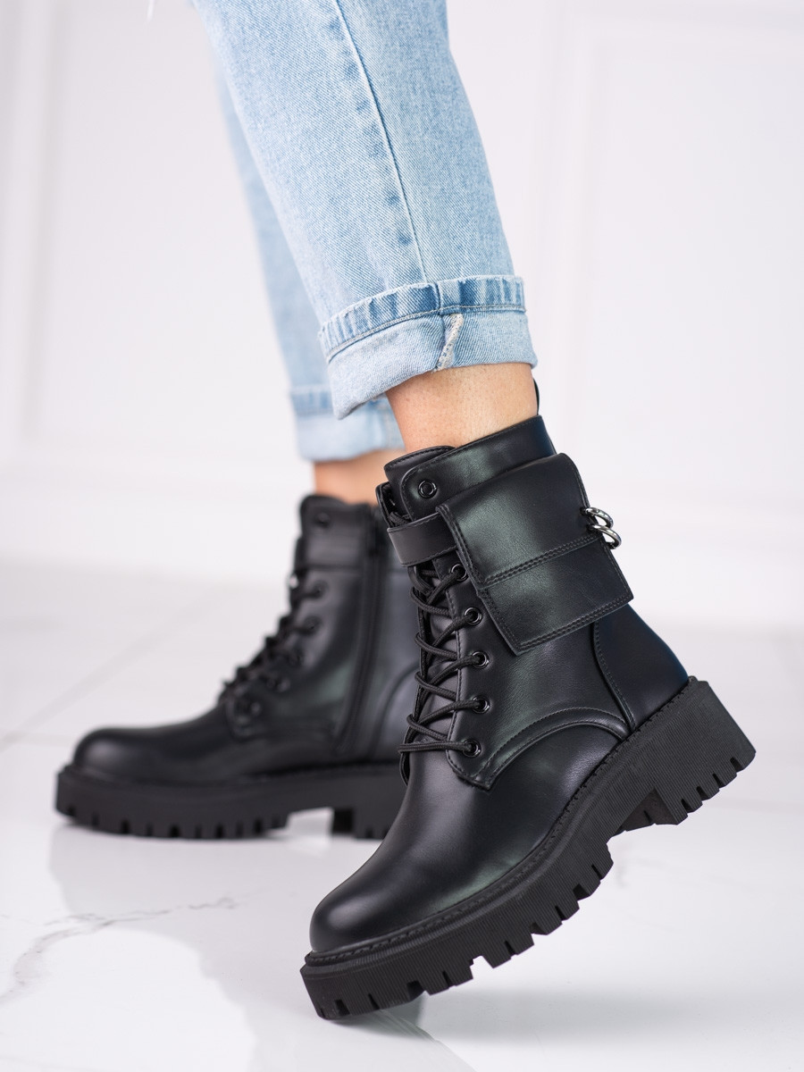 Módní kotníčkové boty dámské černé na plochém podpatku 39