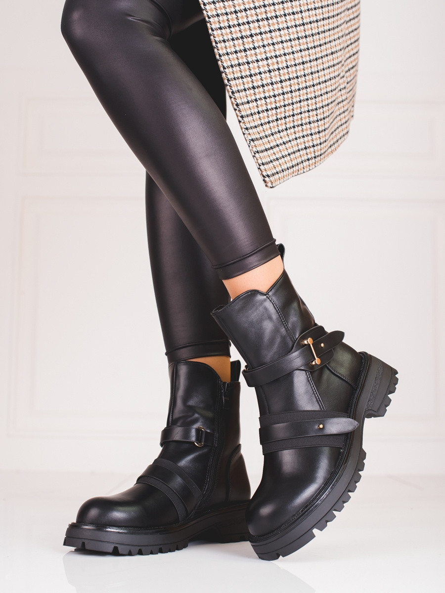 Trendy dámské černé kotníčkové boty na plochém podpatku 36