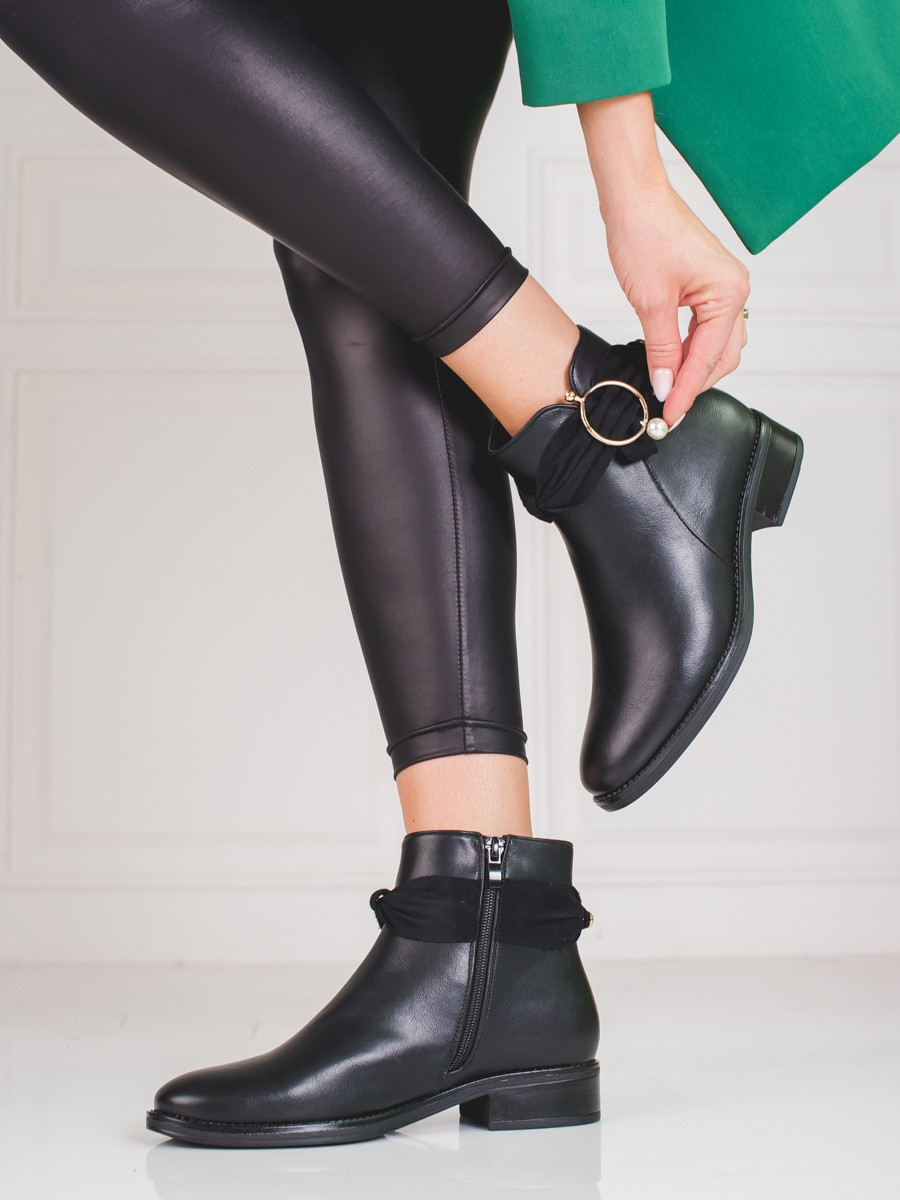 Luxusní černé dámské kotníčkové boty na plochém podpatku 39