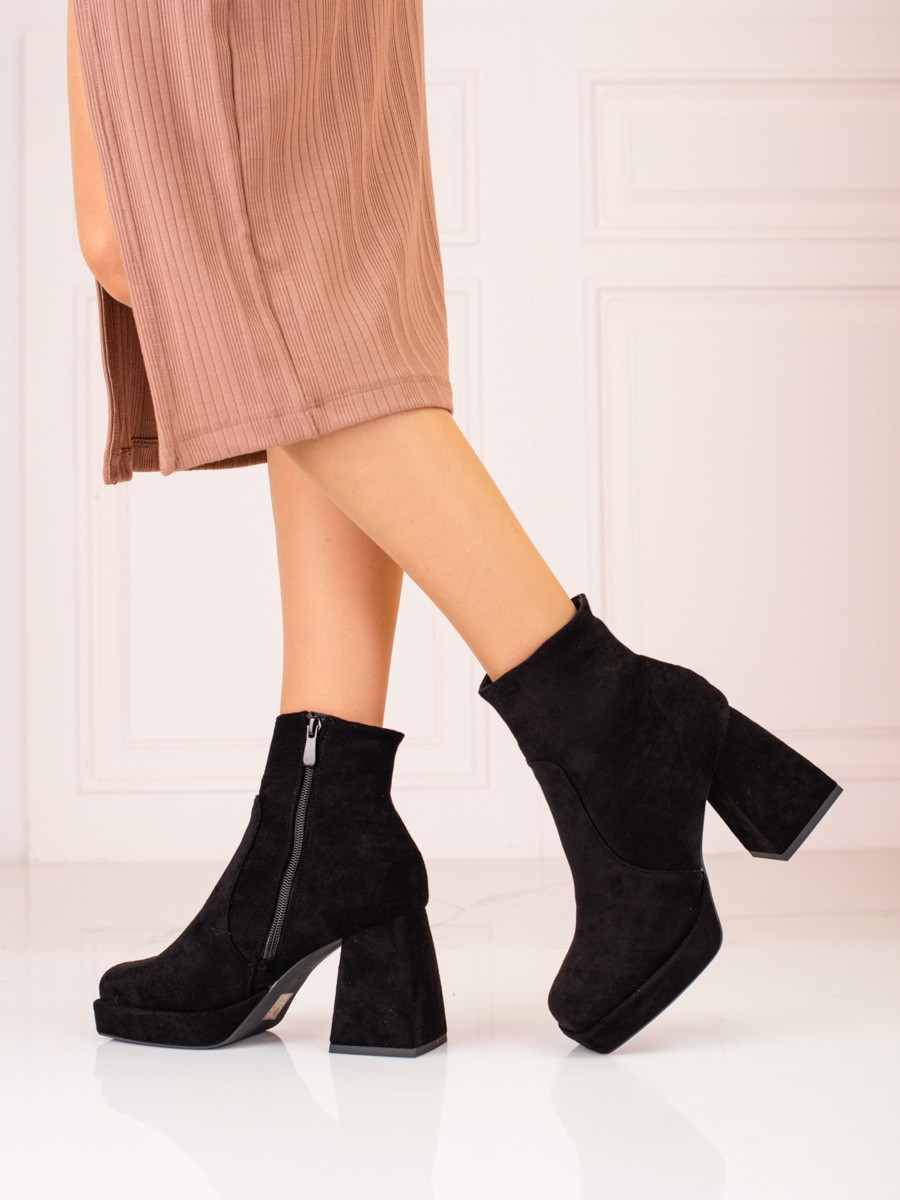 Moderní kotníčkové boty dámské černé na širokém podpatku 40