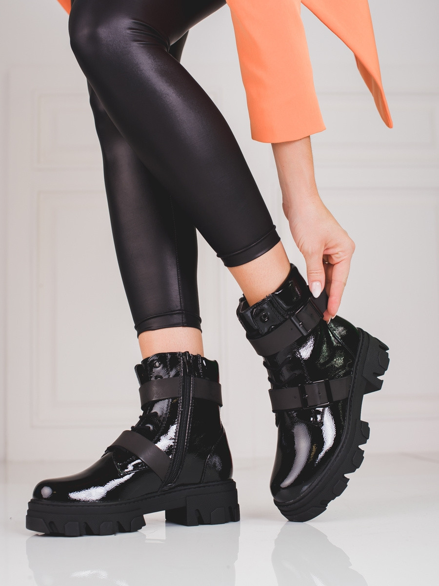 Jedinečné černé dámské kotníčkové boty na plochém podpatku 36