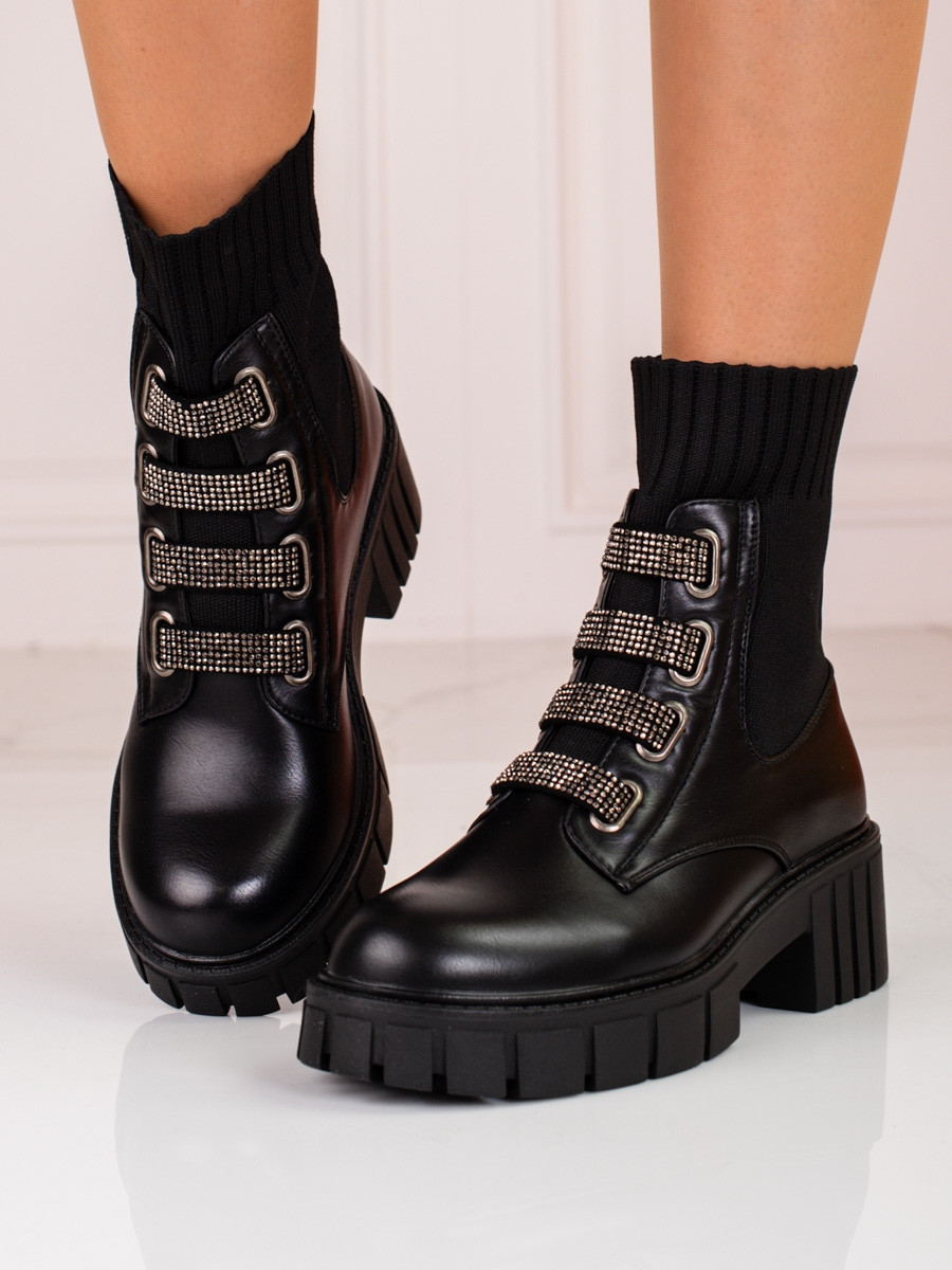 Zajímavé černé kotníčkové boty dámské na širokém podpatku 40