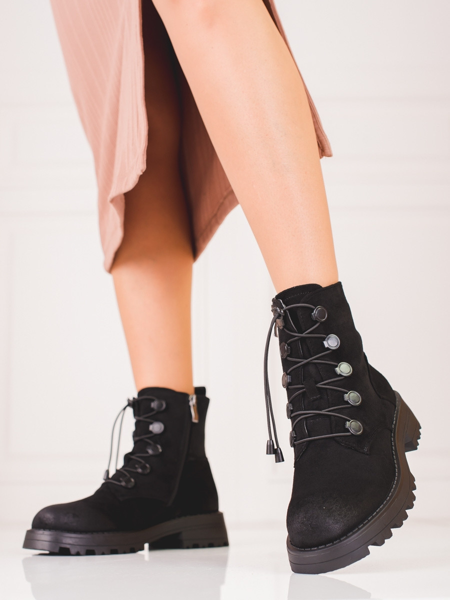 Luxusní dámské černé kotníčkové boty na plochém podpatku 38