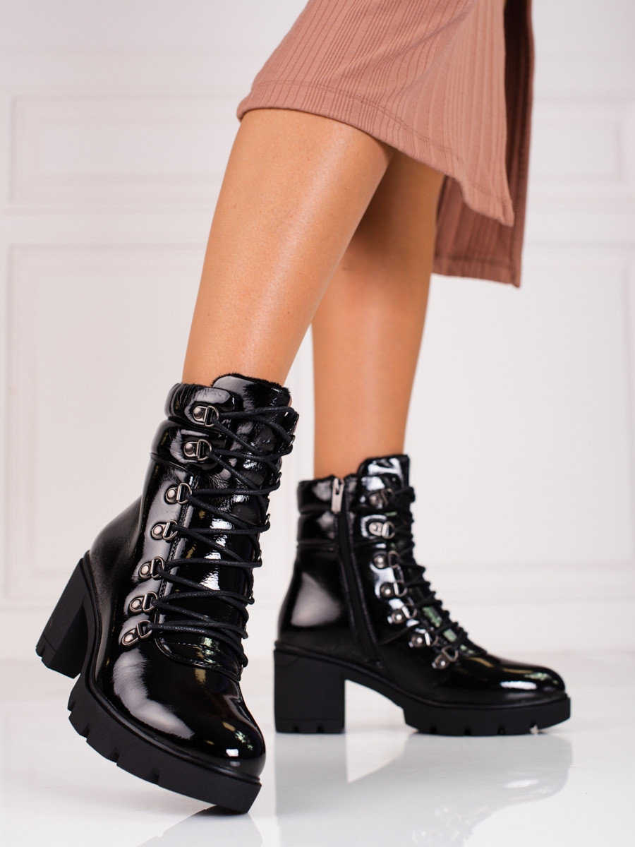 Pohodlné černé dámské kotníčkové boty na širokém podpatku 40