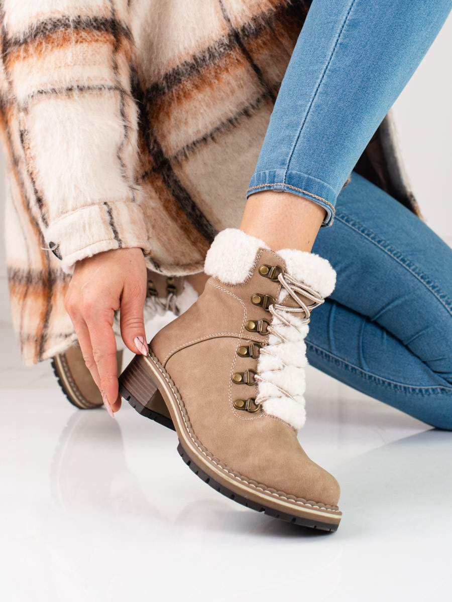 Trendy dámské hnědé kotníčkové boty na plochém podpatku 40