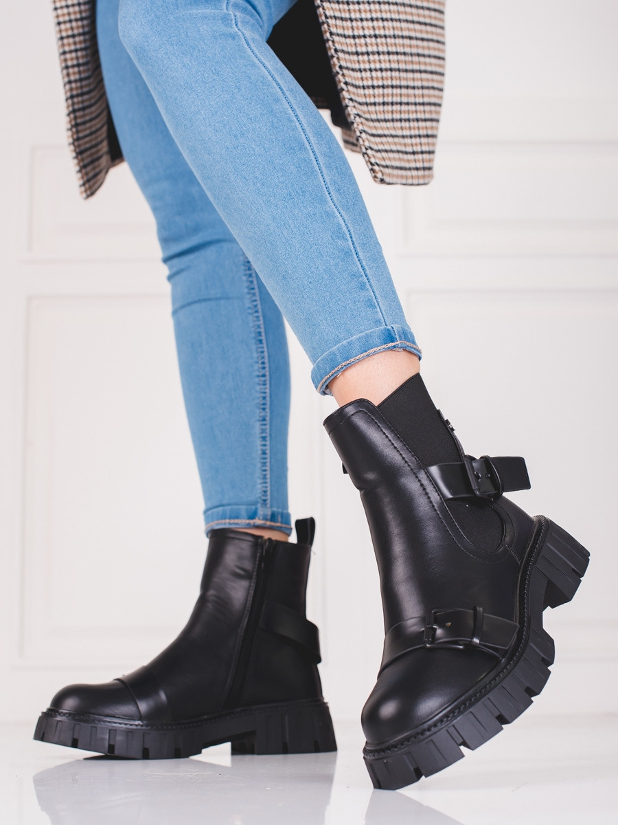 Krásné kotníčkové boty dámské černé na plochém podpatku 36