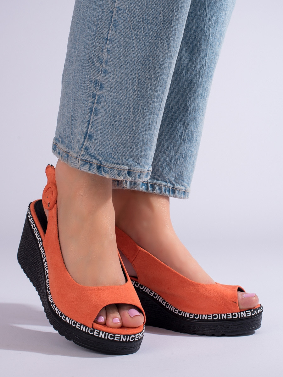 Módní dámské sandály oranžové na klínku 36