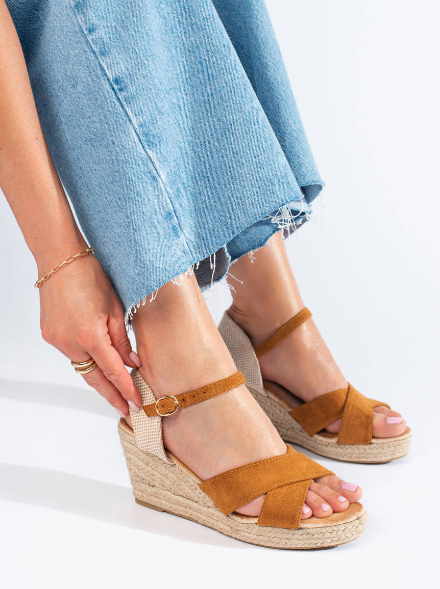 Trendy sandály dámské hnědé na klínku 39