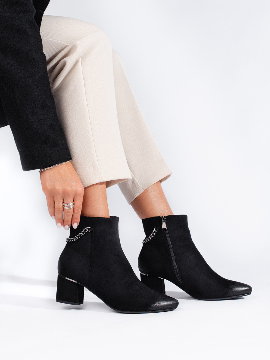 Zajímavé kotníčkové boty dámské černé na širokém podpatku 39