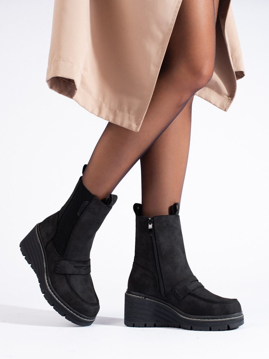 Komfortní kotníčkové boty černé dámské na klínku 37