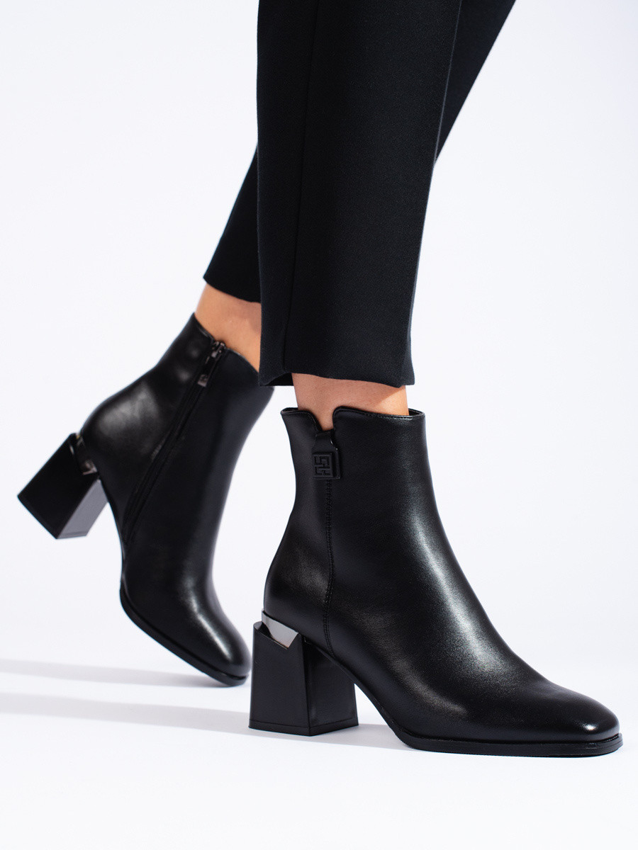 Zajímavé černé kotníčkové boty dámské na širokém podpatku 36