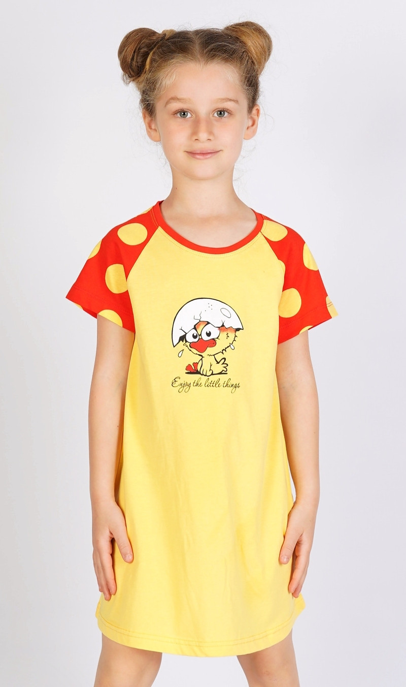 Dětská noční košile s krátkým rukávem Kuře žlutá 9 - 10