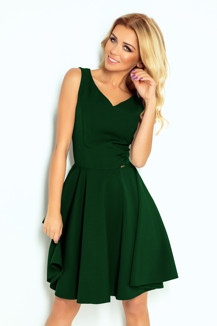 Rozšířené dámské šaty v lahvově zelené barvě s výstřihem ve tvaru srdce model 6703269 S