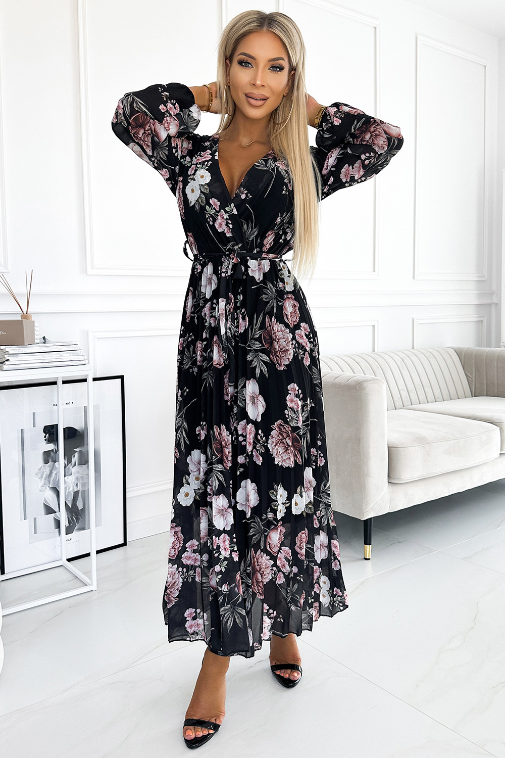 Černé dámské plisované midi šaty s výstřihem, dlouhými rukávy, zavazováním v pase a se vzorem růžových květů 502-1 UNI