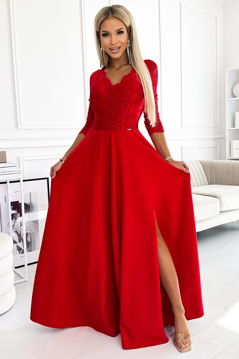 AMBER - Elegantní červené dlouhé dámské krajkové šaty s výstřihem a rozparkem na noze 309-8 M