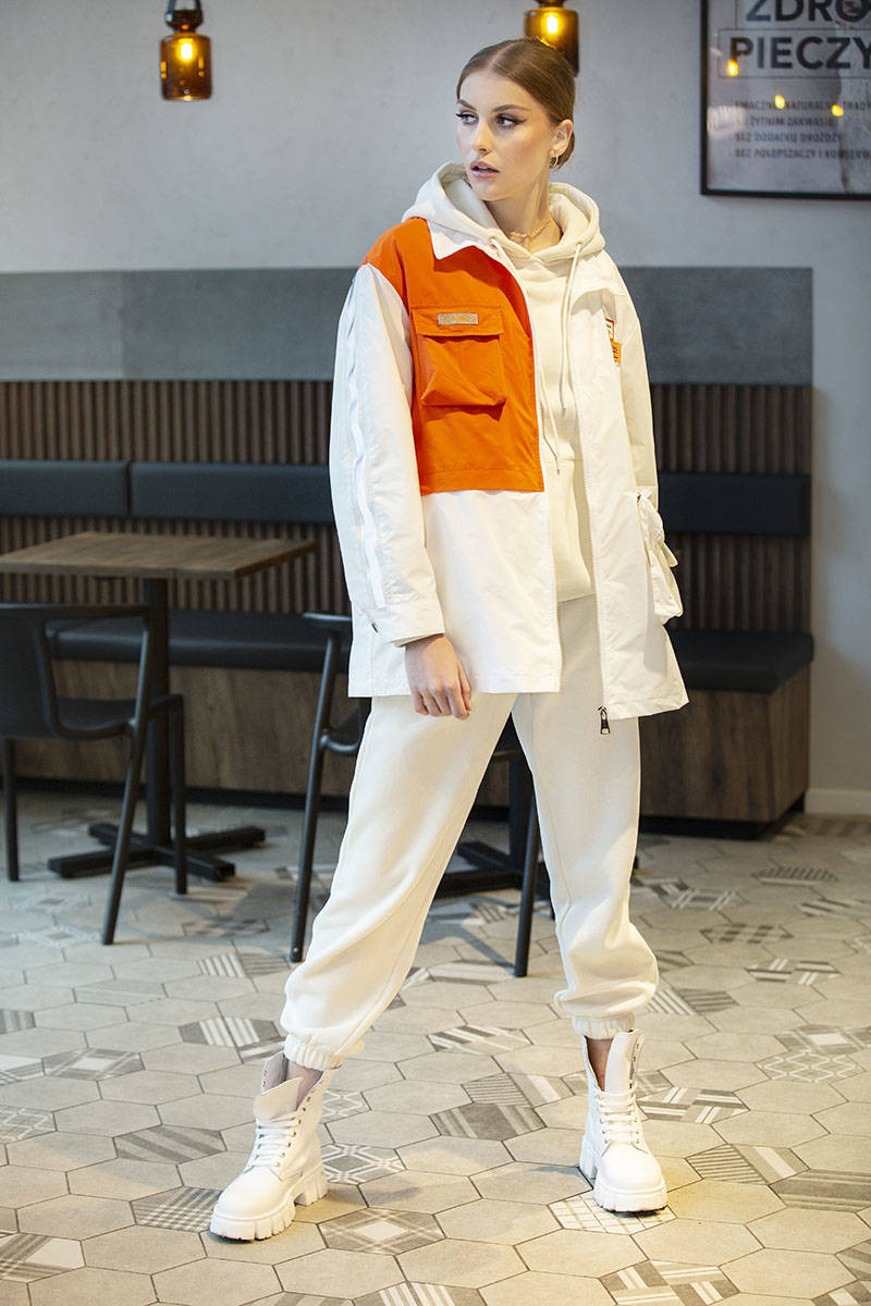 Bílo/oranžová dámská bunda větrovka (AG3-010) odcienie pomarańczowego XL (42)