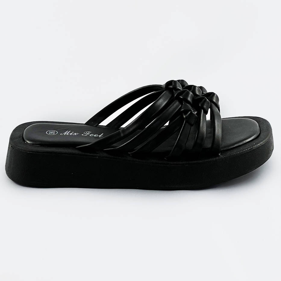 Černé dámské pantofle s plochou podrážkou (CM-59) odcienie czerni XL (42)