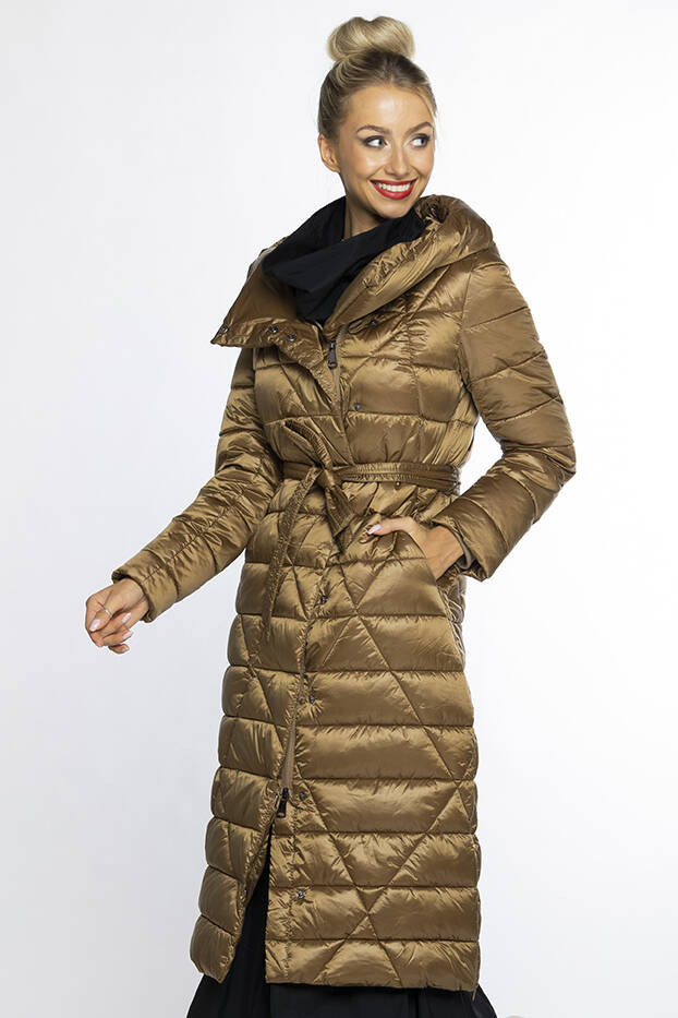Zlatohnědý prošívaný kabát s kapucí (AG1-J9069) odcienie brązu S (36)