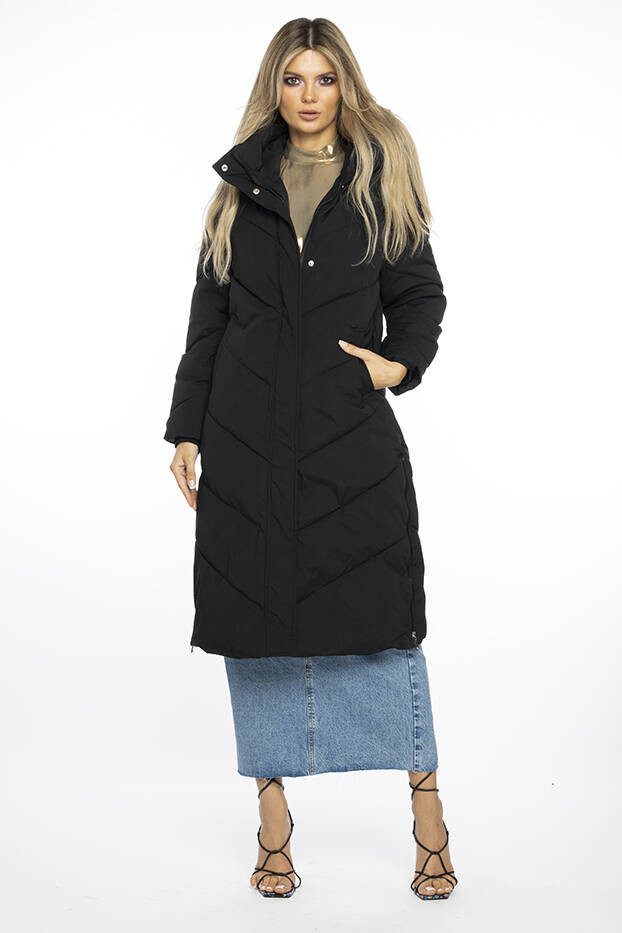 Jednoduchá černá dámská zimní bunda s kapucí Ann Gissy (AG1-3030) odcienie czerni S (36)