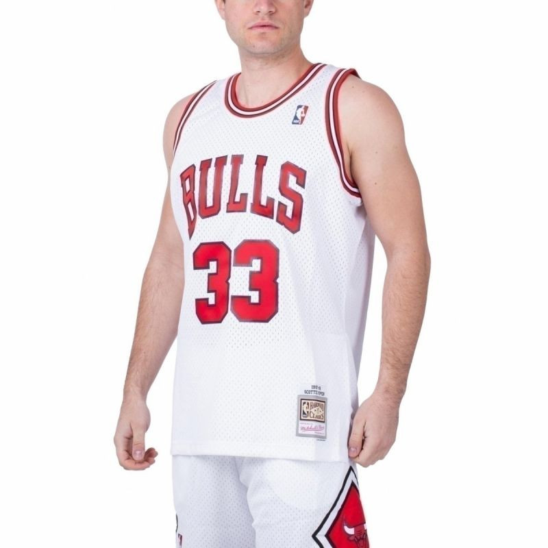 Mitchell & Ness Chicago Bulls NBA Home Swingman Jersey Bulls 97-98 Scottie Pippen M SMJYAC18054-CBUWHIT97SPI Pánské oblečení XXL