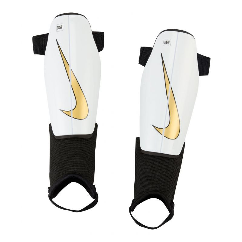 Fotbalové chrániče Nike Charge Jr DX4610-101 S (150-160 cm)