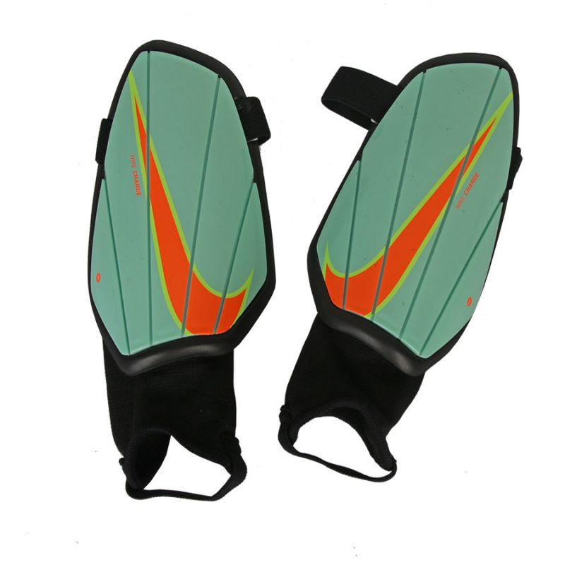 Chrániče holení Nike Charge Y SP2165-379 M