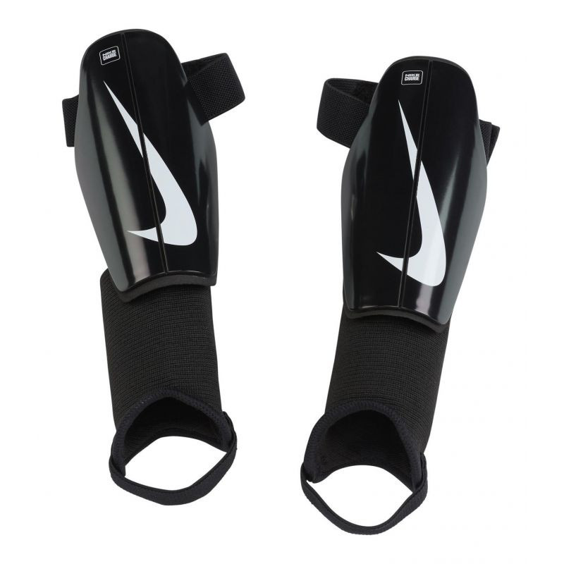 Fotbalové chrániče Nike Charge DX4610-010 S (150-160 cm)
