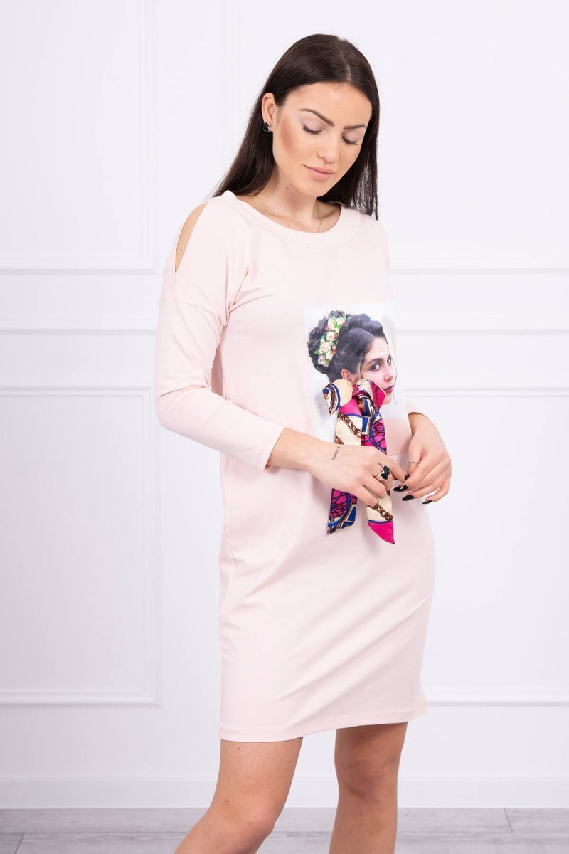 Šaty s grafickou a barevnou 3D mašlí pudrově růžové UNI
