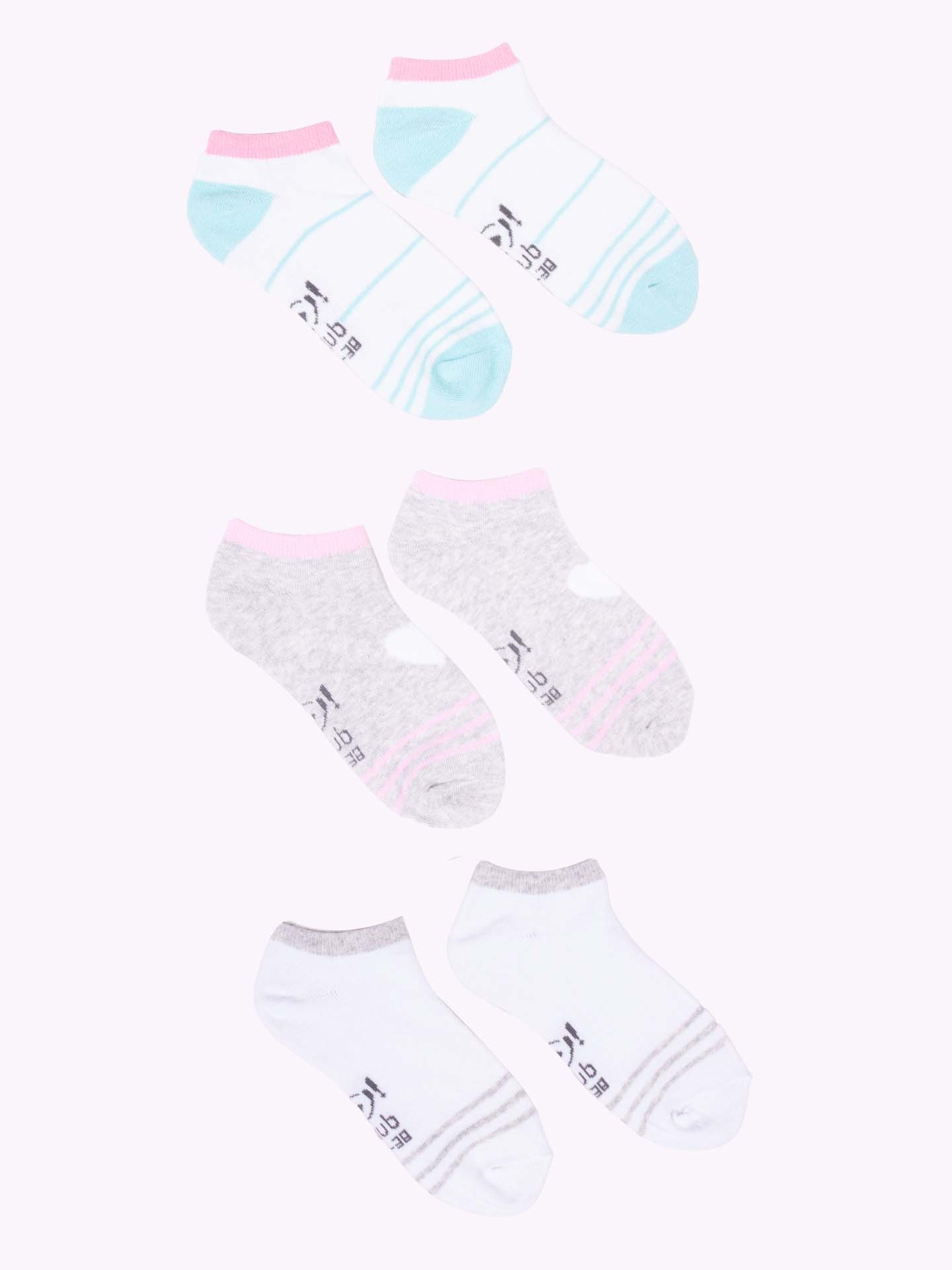 Yoclub Dívčí kotníkové bavlněné ponožky Vzory Barvy 3-pack SKS-0028G-AA30-002 Vícebarevné 35-38