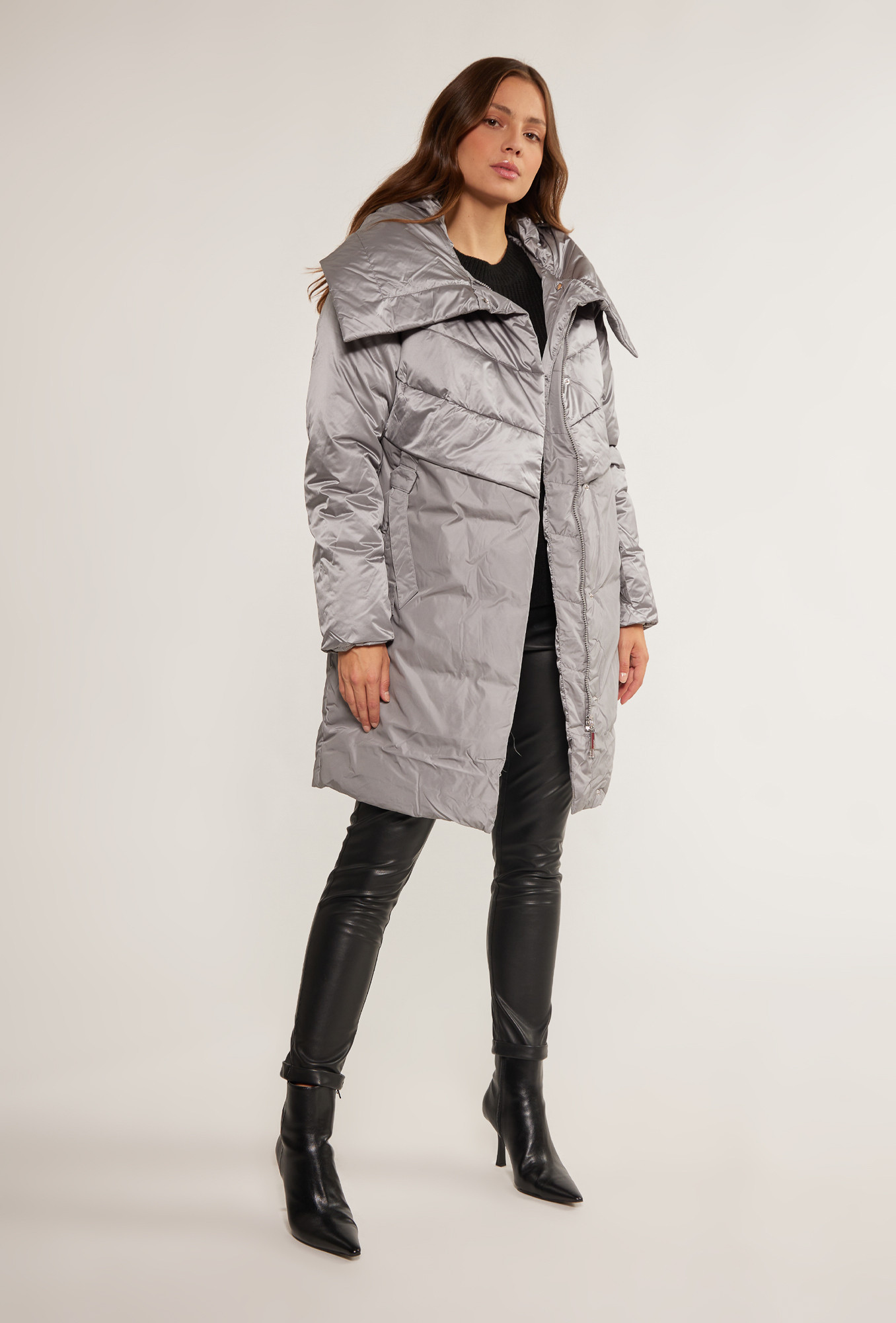 Monnari Kabáty Prošívaný kabát s objemnou kapucí Grey 44