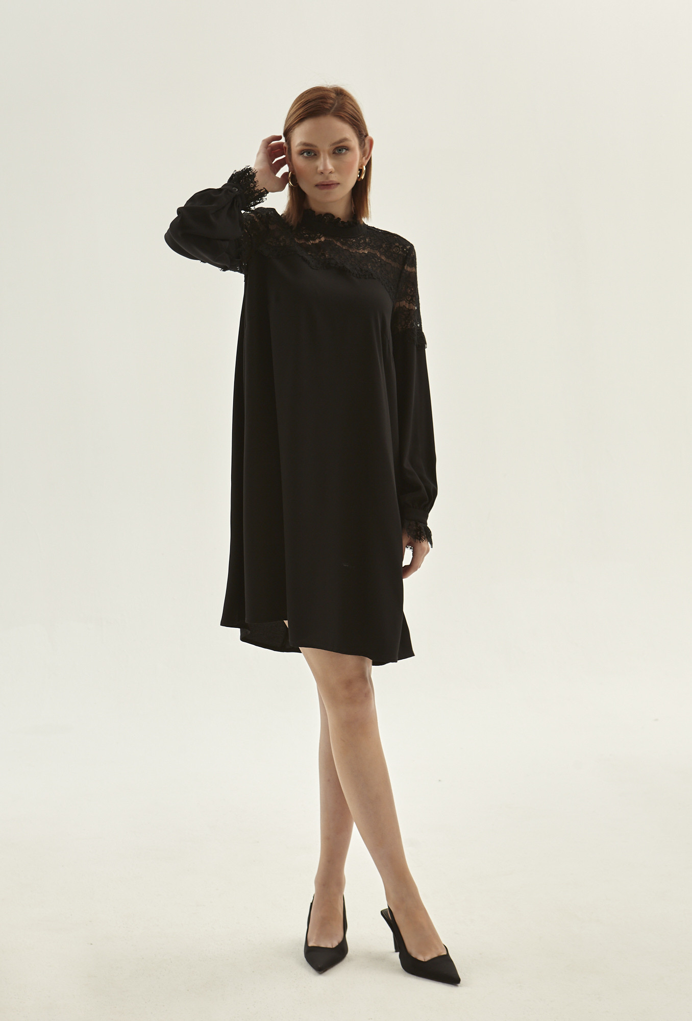 Monnari Šaty Černé šaty s krajkovým panelem Černé 38