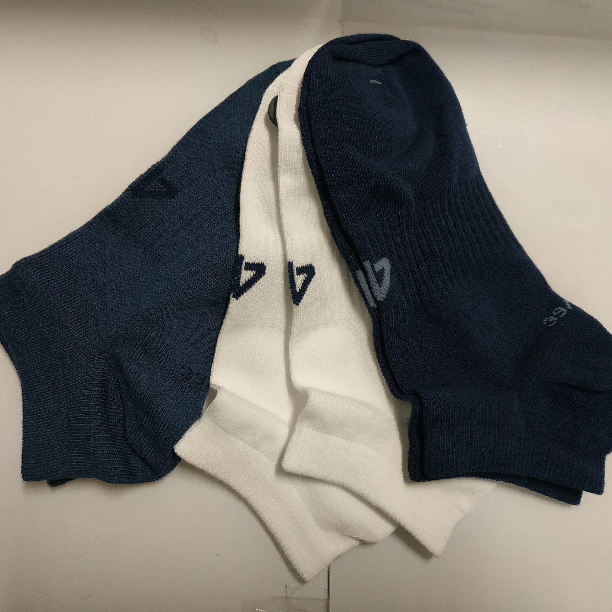 Pánské kotníkové ponožky 4F SOM301 Modré_Bílé (3 páry) Modrá 39-42