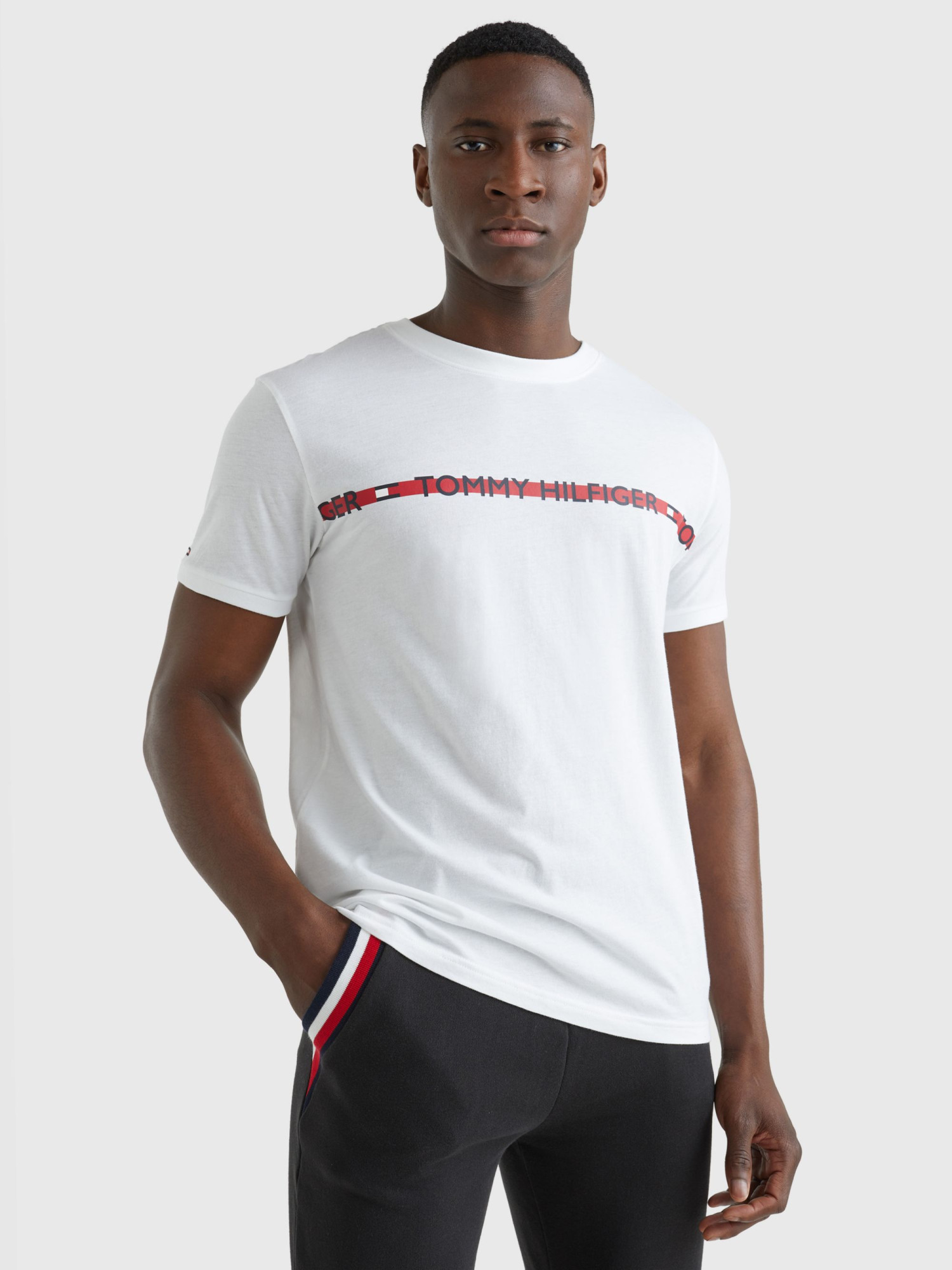 Pánské tričko LOGO STRIPE T-SHIRT UM0UM01915YBR bílá - Tommy Hilfiger XL