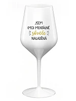 JSEM (MO)MENTÁLNĚ SKVĚLE NALADĚNÁ - bílá nerozbitná sklenice na víno 470 ml